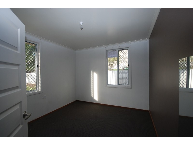 23 Phillip Avenue, Mount Austin NSW 2650