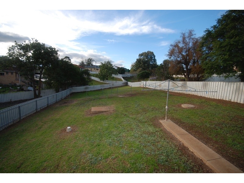 23 Phillip Avenue, Mount Austin NSW 2650