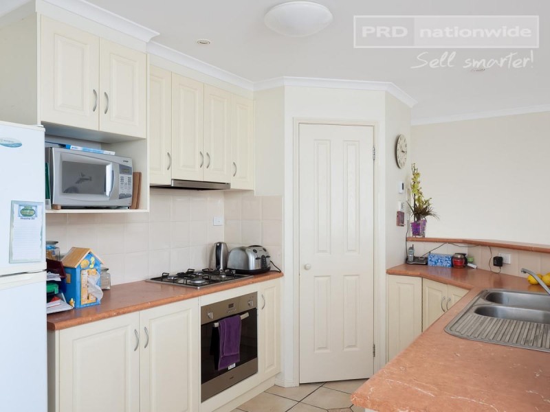 19 Dobell Place, Lloyd NSW 2650