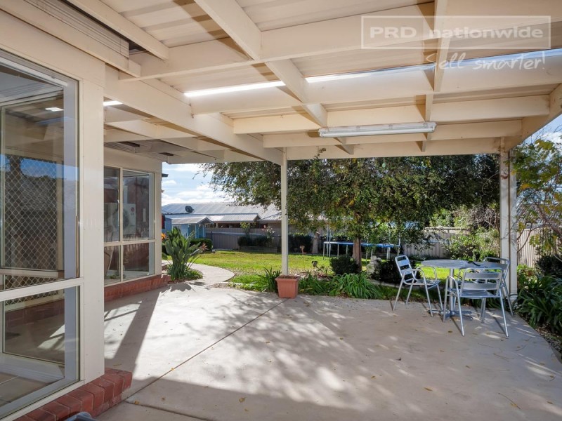 19 Dobell Place, Lloyd NSW 2650