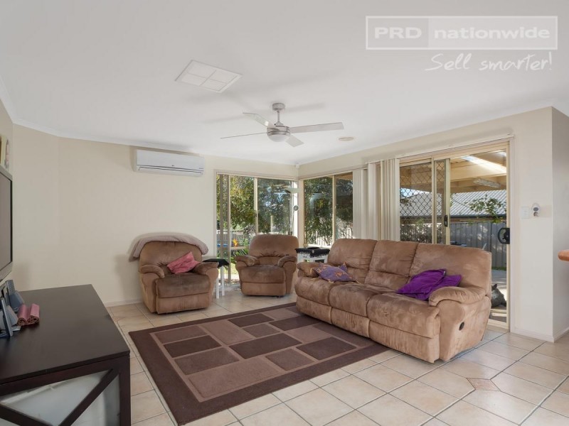 19 Dobell Place, Lloyd NSW 2650