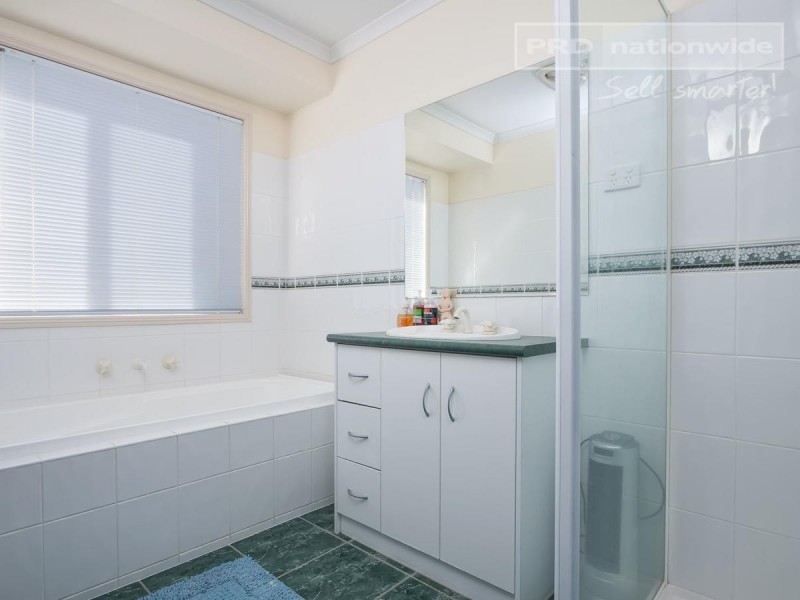 19 Dobell Place, Lloyd NSW 2650