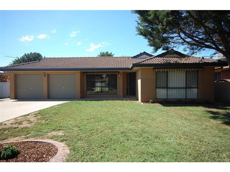 43 Grevillea Crescent, Lake Albert NSW 2650