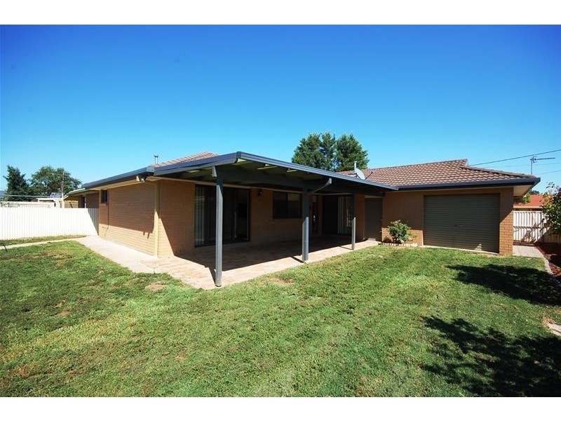 43 Grevillea Crescent, Lake Albert NSW 2650
