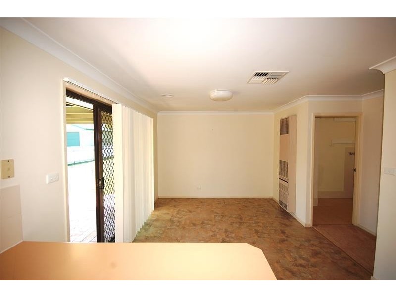 43 Grevillea Crescent, Lake Albert NSW 2650