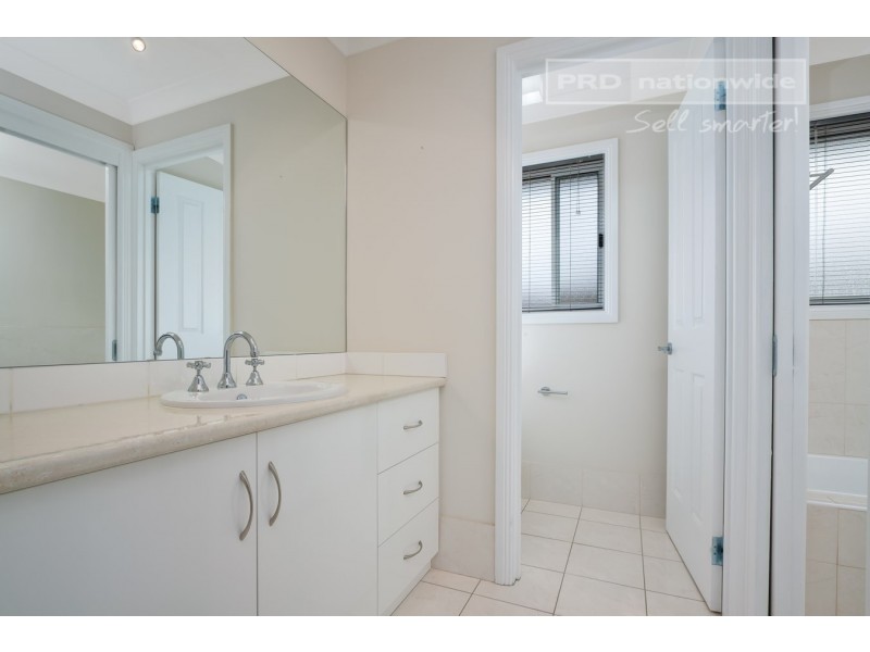 9 Yulong Street, Glenfield Park NSW 2650