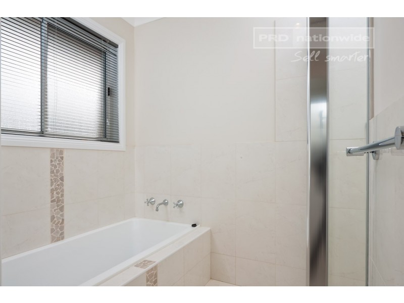 9 Yulong Street, Glenfield Park NSW 2650