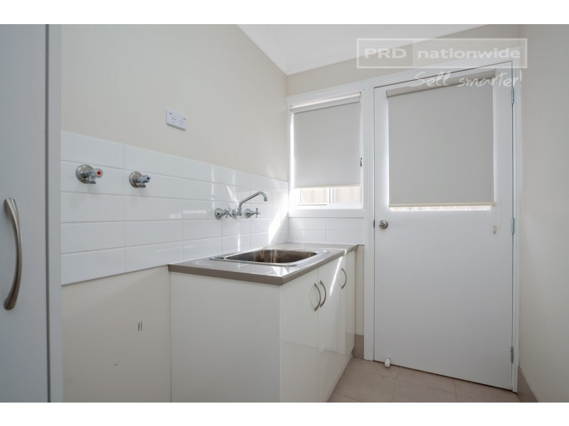 9 Yulong Street, Glenfield Park NSW 2650