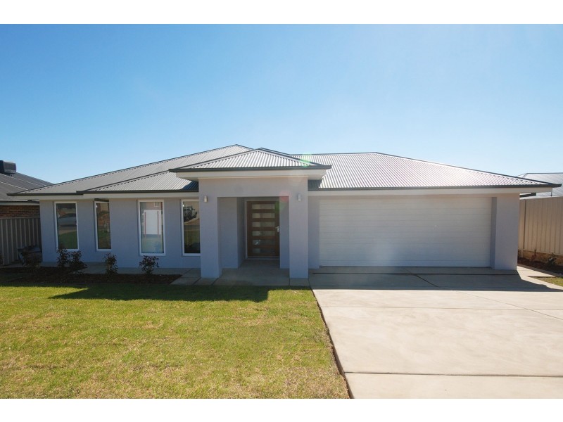 4 Colombo Avenue, Gobbagombalin NSW 2650