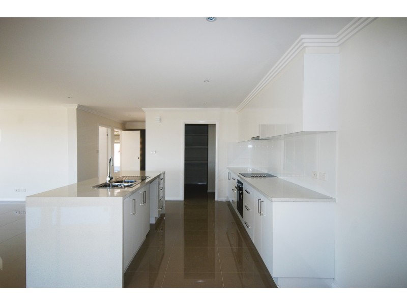 4 Colombo Avenue, Gobbagombalin NSW 2650