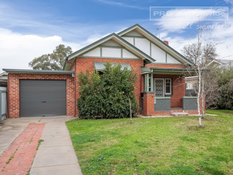 16 Gormly Avenue, Wagga Wagga NSW 2650