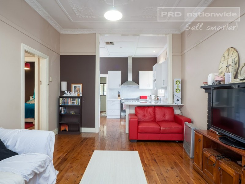 16 Gormly Avenue, Wagga Wagga NSW 2650