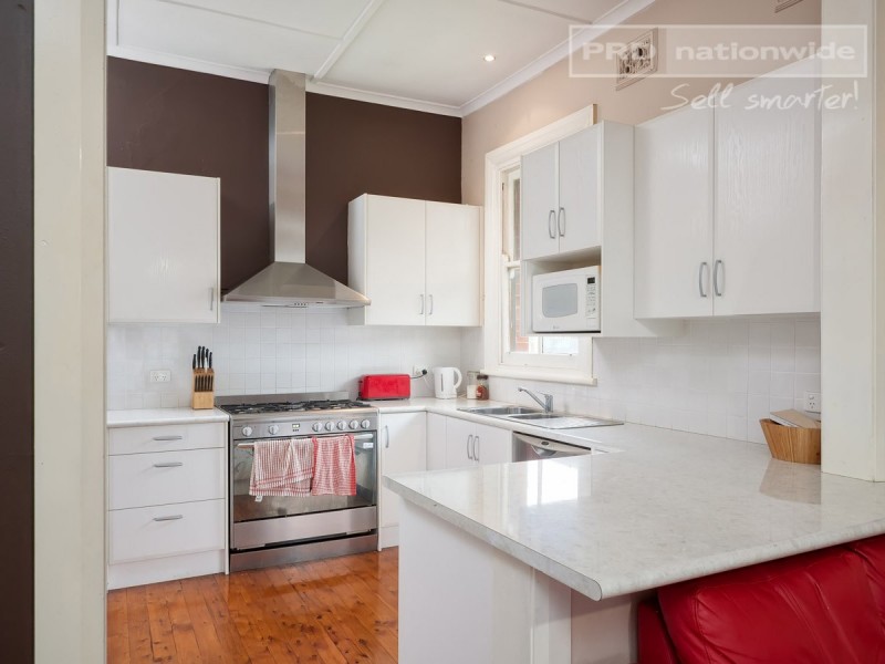 16 Gormly Avenue, Wagga Wagga NSW 2650