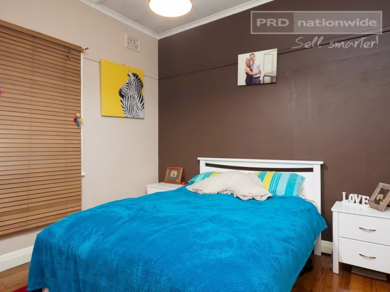 16 Gormly Avenue, Wagga Wagga NSW 2650