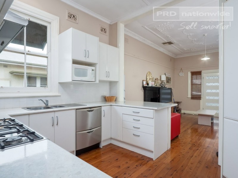 16 Gormly Avenue, Wagga Wagga NSW 2650