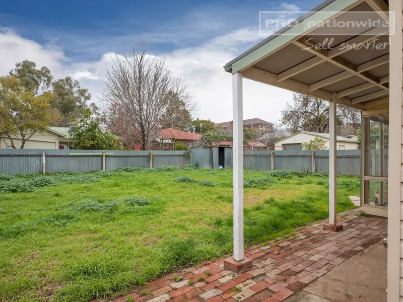 16 Gormly Avenue, Wagga Wagga NSW 2650