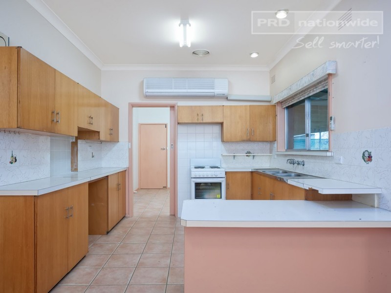 50 Walteela Avenue, Mount Austin NSW 2650