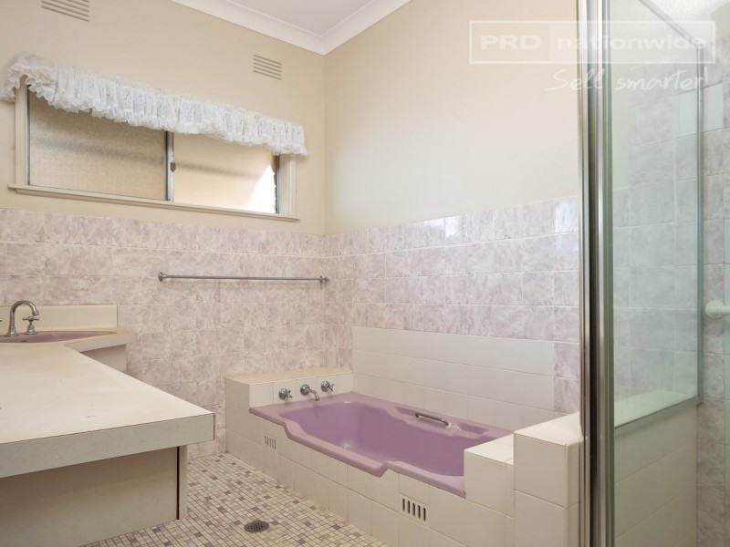 50 Walteela Avenue, Mount Austin NSW 2650