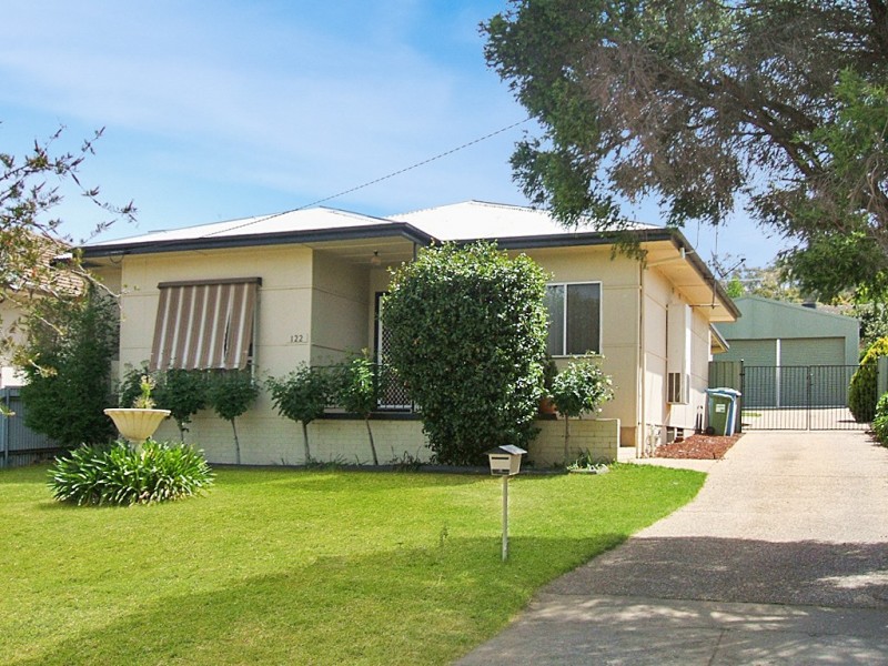 122 Meadow Street, Kooringal NSW 2650
