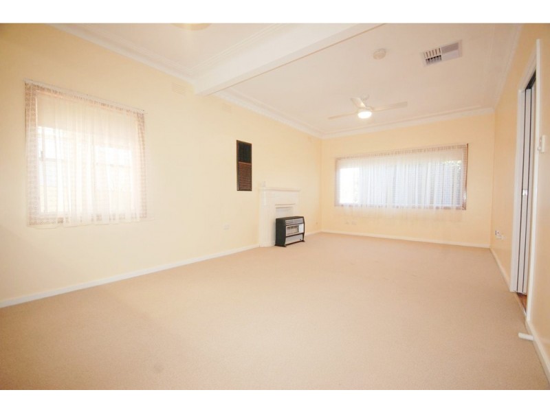 122 Meadow Street, Kooringal NSW 2650
