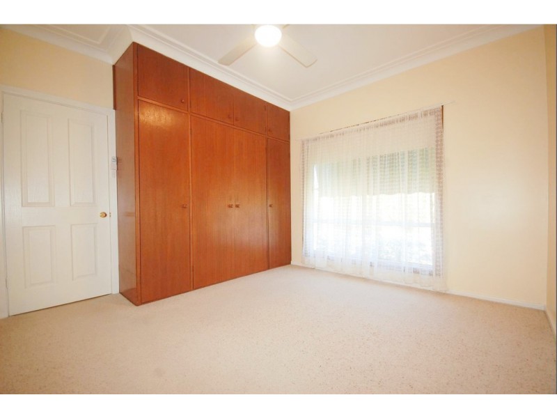 122 Meadow Street, Kooringal NSW 2650