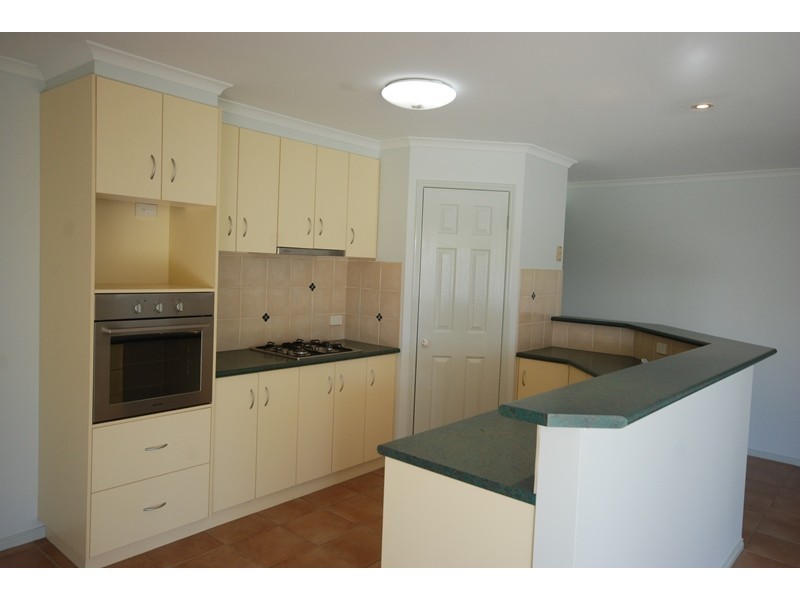 18 Walla Place, Glenfield Park NSW 2650