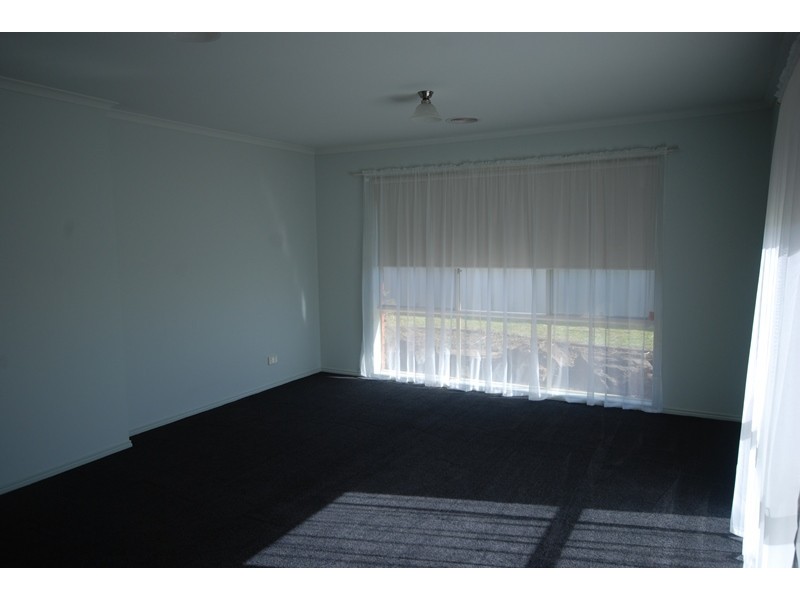 18 Walla Place, Glenfield Park NSW 2650