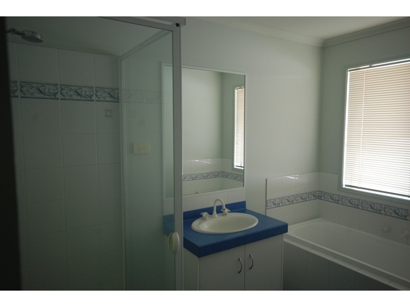 18 Walla Place, Glenfield Park NSW 2650