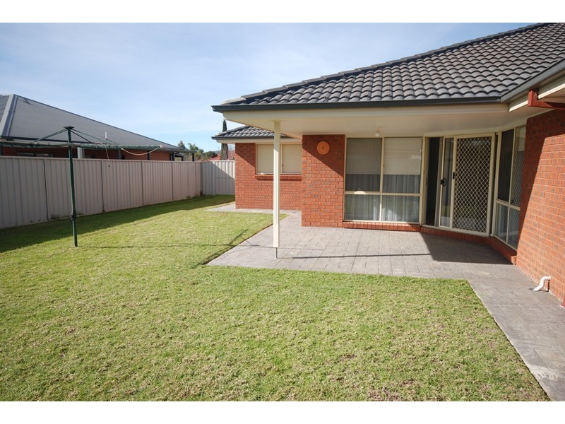 18 Walla Place, Glenfield Park NSW 2650