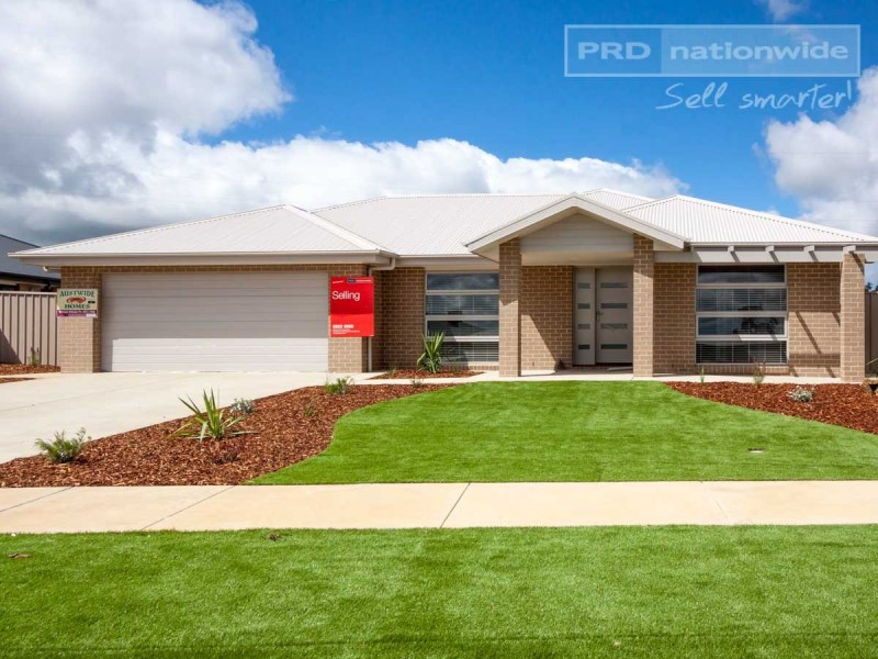 7 Watson Boulevard, Lloyd NSW 2650