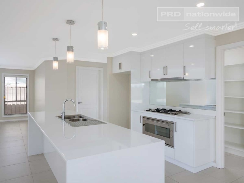 7 Watson Boulevard, Lloyd NSW 2650