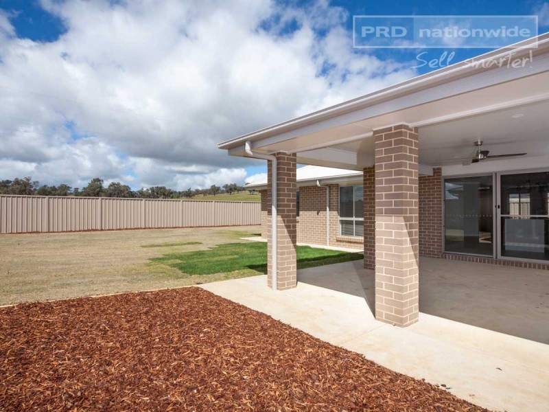 7 Watson Boulevard, Lloyd NSW 2650