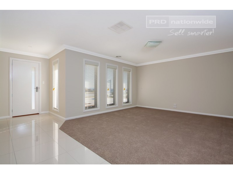 5 Watson Boulevard, Lloyd NSW 2650