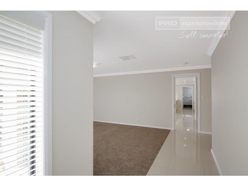 5 Watson Boulevard, Lloyd NSW 2650