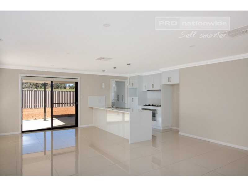 5 Watson Boulevard, Lloyd NSW 2650