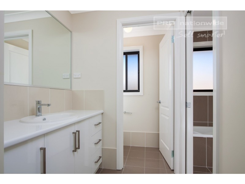 5 Watson Boulevard, Lloyd NSW 2650