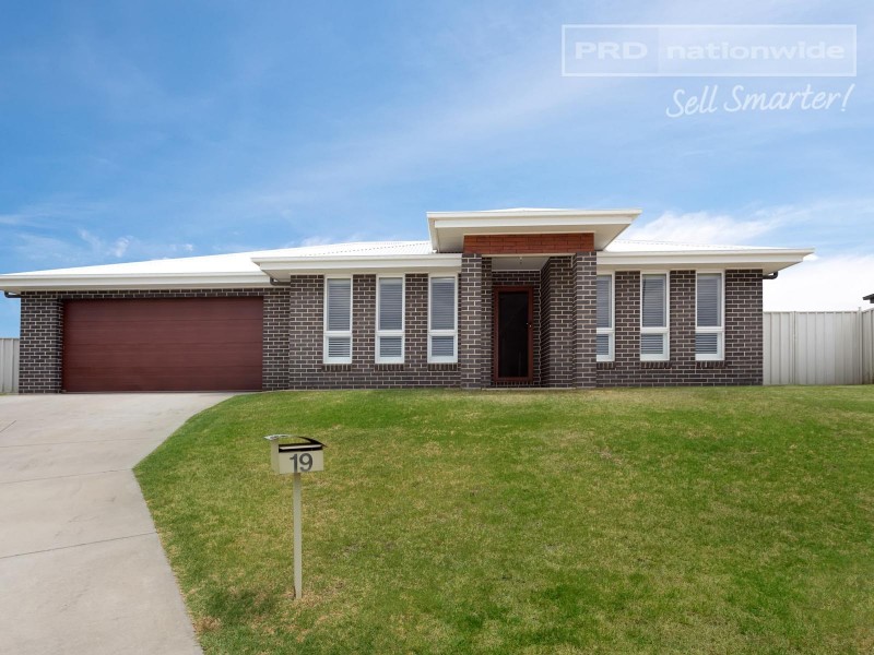 19 Yandee Place, Estella NSW 2650