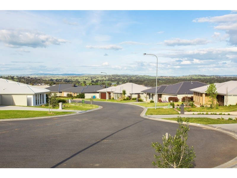 19 Yandee Place, Estella NSW 2650