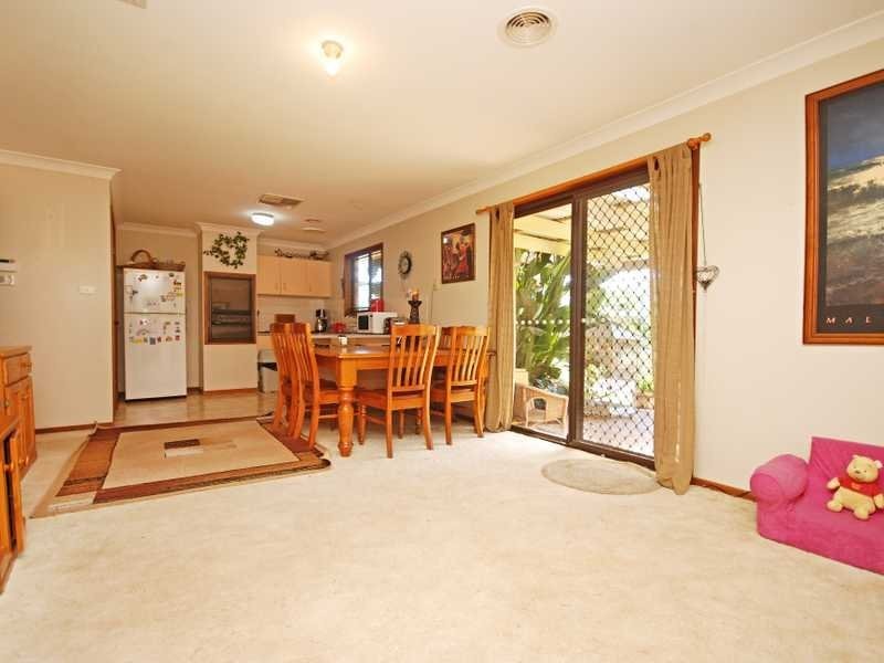 13 Balleroo Cres, Glenfield Park NSW 2650