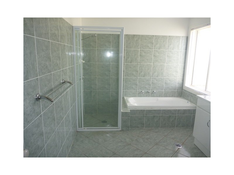 12 Cowan Place, Lloyd NSW 2650