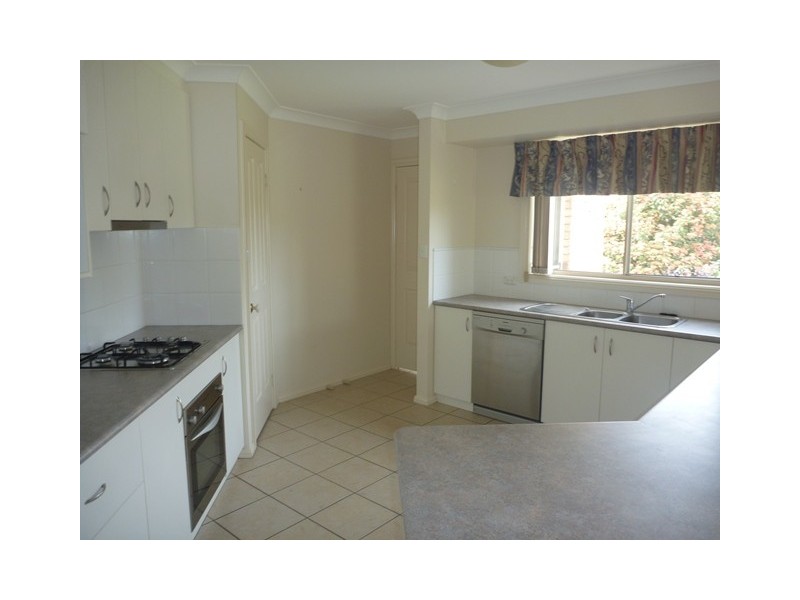 12 Cowan Place, Lloyd NSW 2650