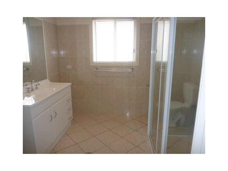 12 Cowan Place, Lloyd NSW 2650