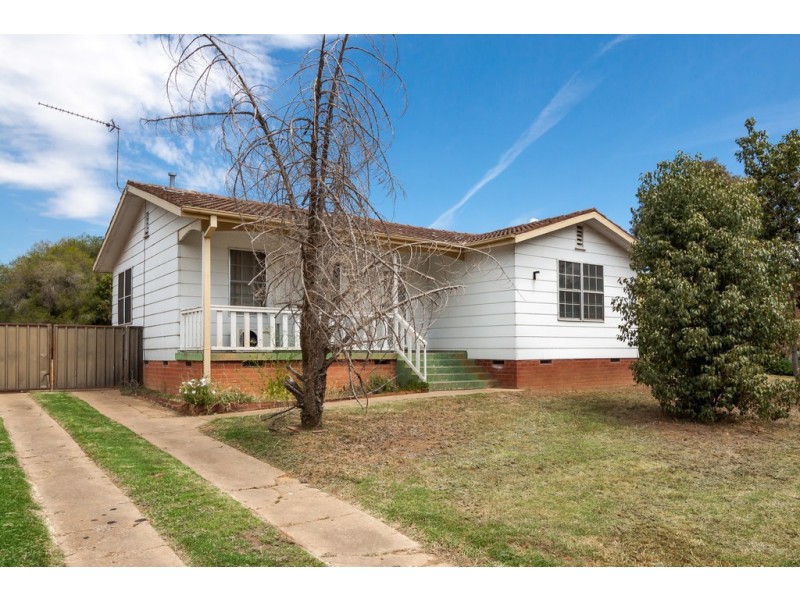 42 Blakemore Street, Ashmont NSW 2650