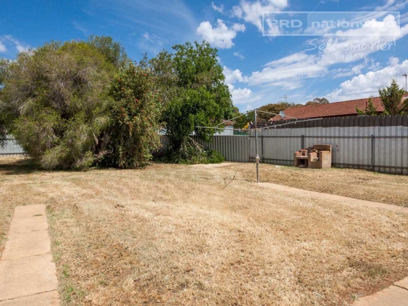 42 Blakemore Street, Ashmont NSW 2650