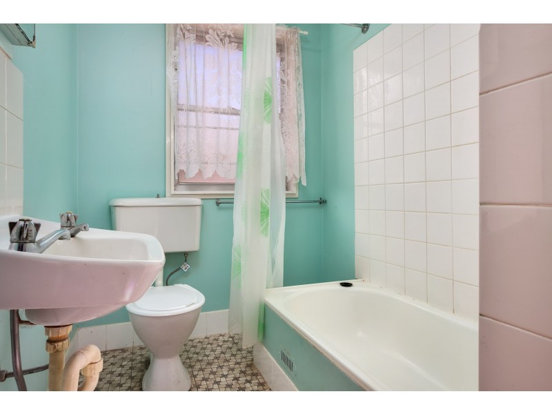 42 Blakemore Street, Ashmont NSW 2650