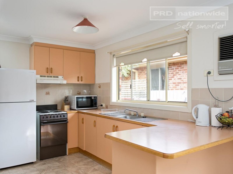1/35 Balleroo Crescent, Glenfield Park NSW 2650