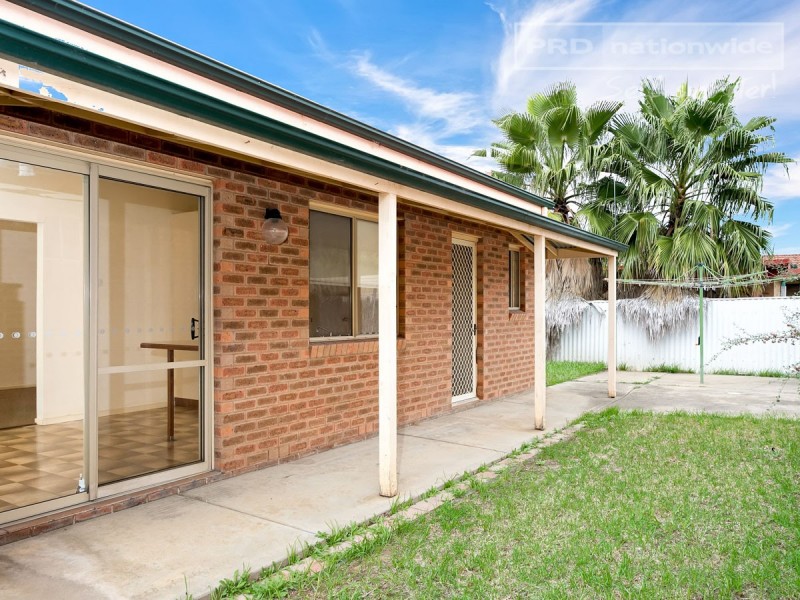17 Jeeba Place, Glenfield Park NSW 2650
