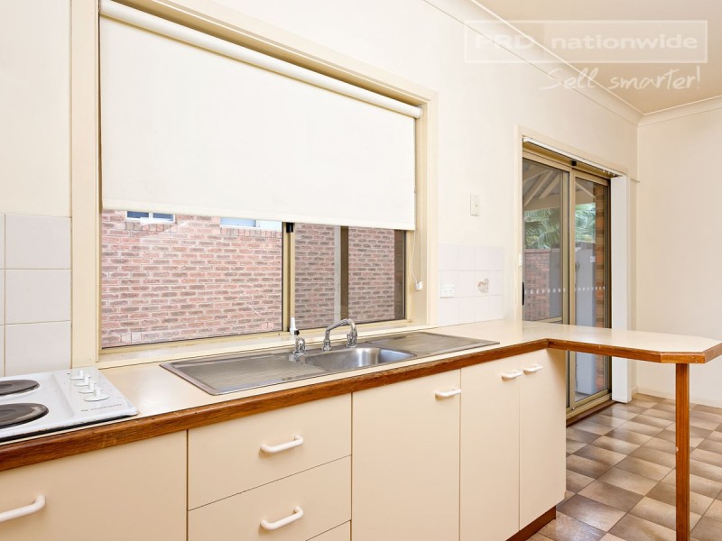 17 Jeeba Place, Glenfield Park NSW 2650