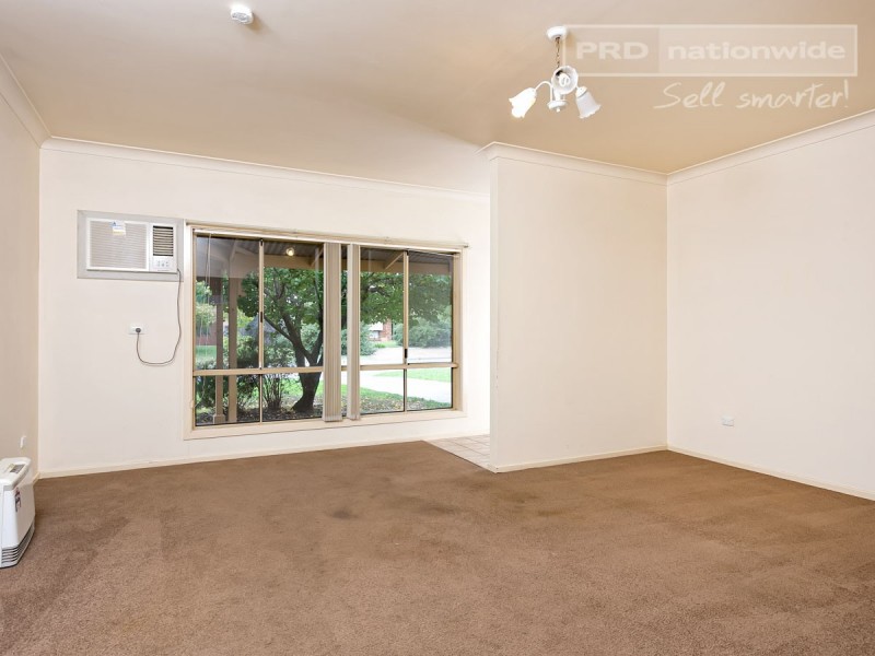 17 Jeeba Place, Glenfield Park NSW 2650