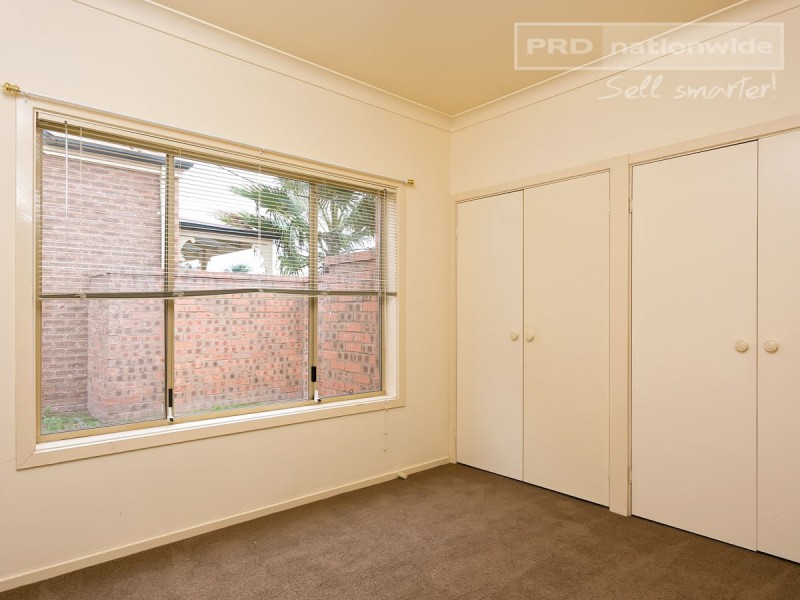 17 Jeeba Place, Glenfield Park NSW 2650